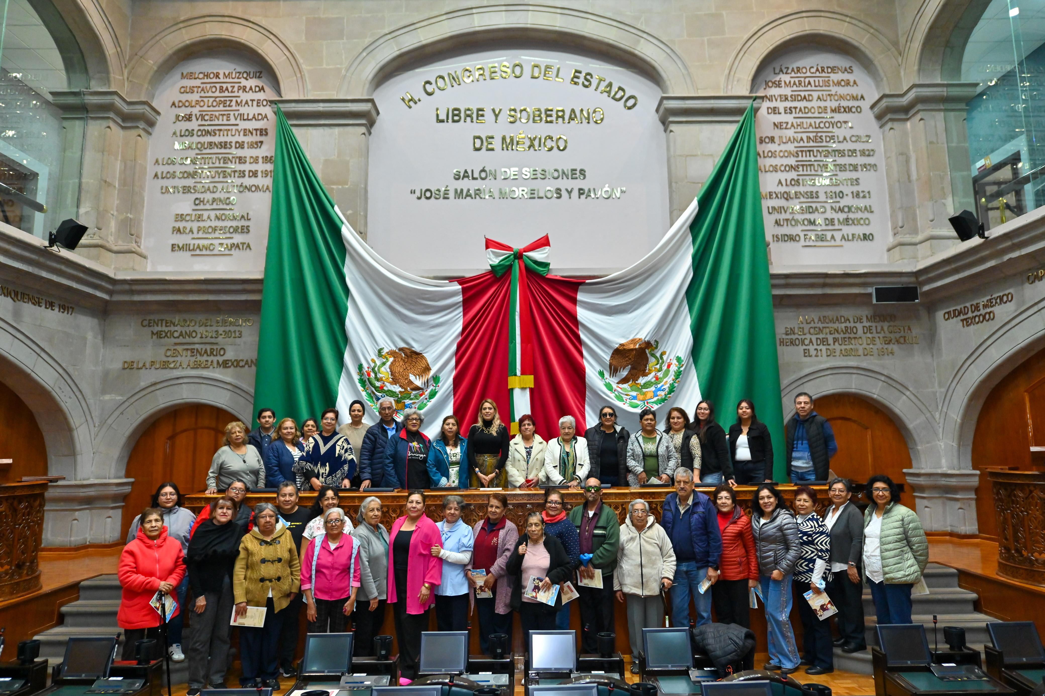 Socializa María José Pérez resultados legislativos con habitantes de Texcoco