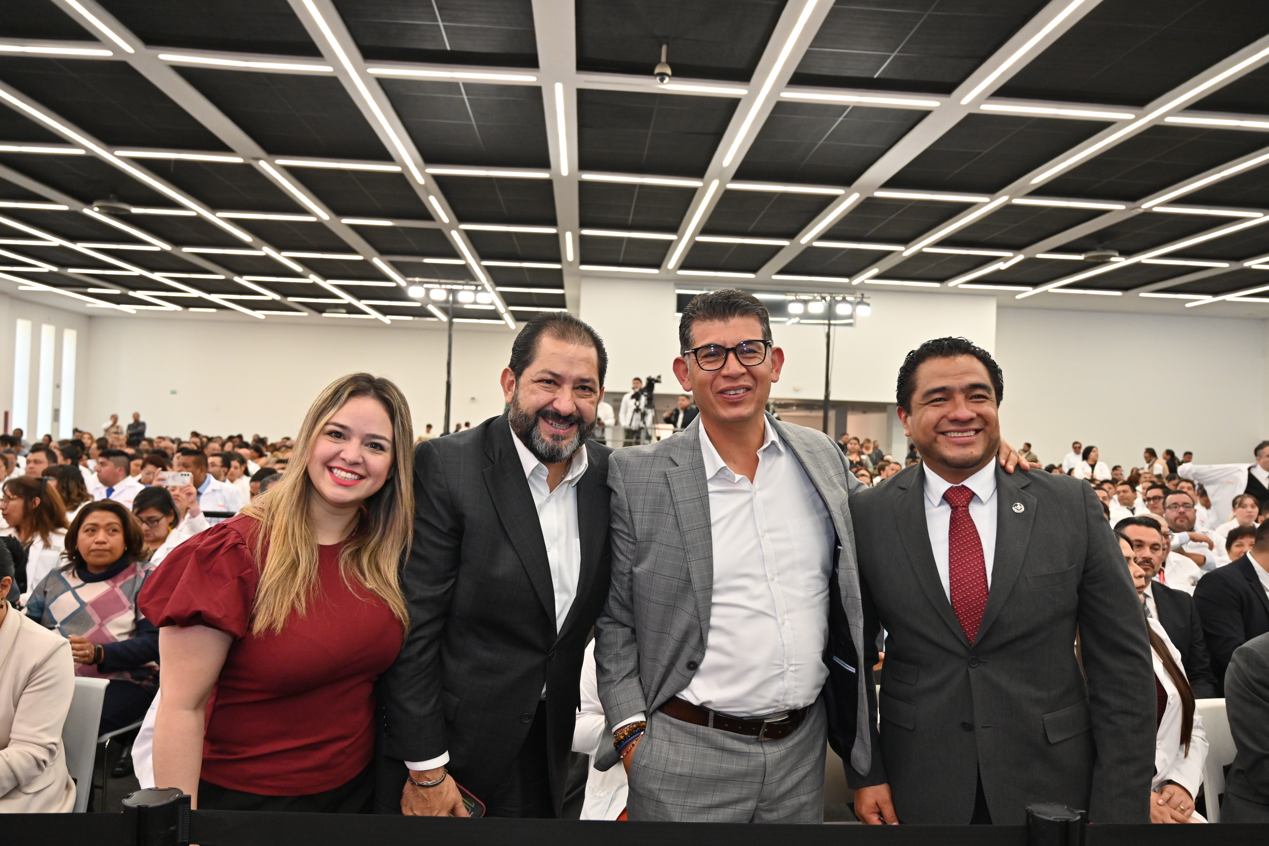 Acompañan congresistas a Delfina Gómez en basificación de personal del ISSEMyM