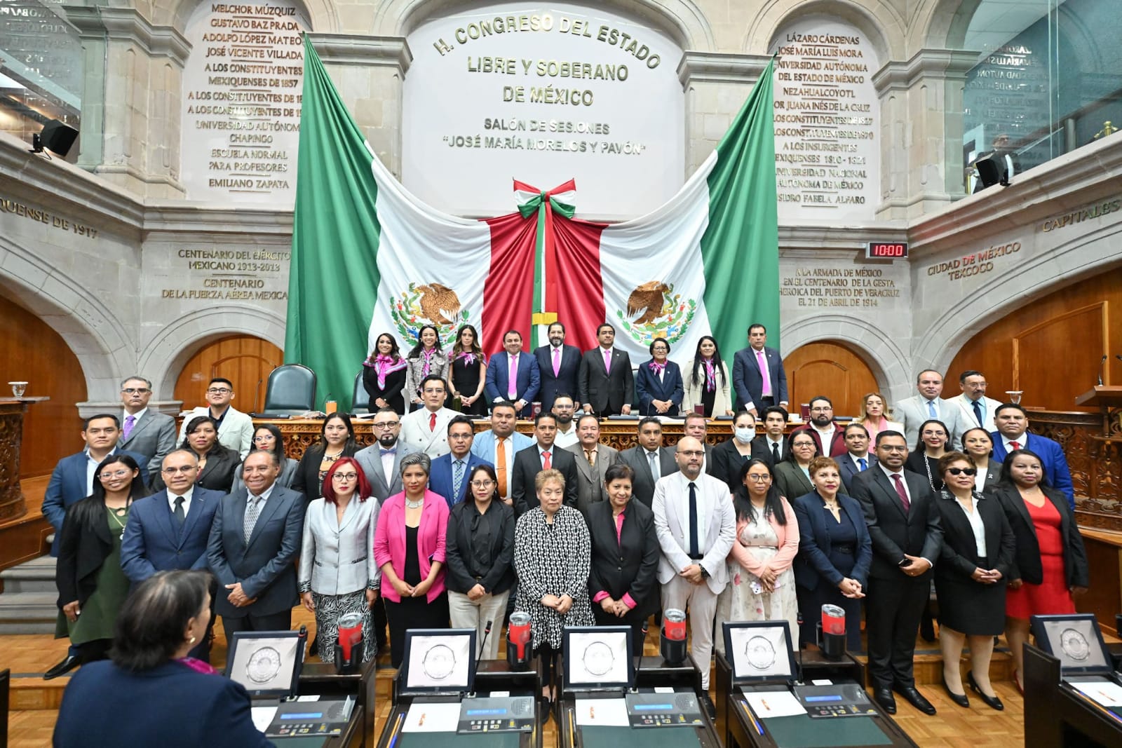 Reconoce el Congreso a 40 docentes por su compromiso y ardua labor