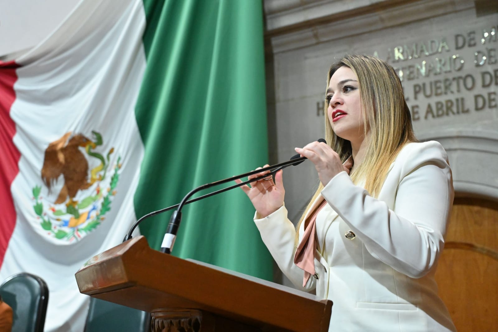 Jennifer González plantea garantizar agua potable en escuelas primarias