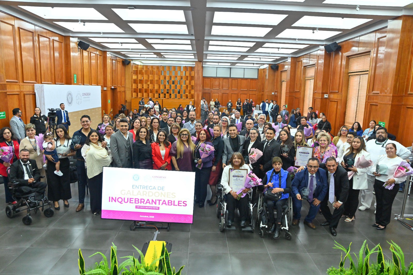 Encabeza Ruth Salinas entrega de reconocimientos de Mujeres Inquebrantables