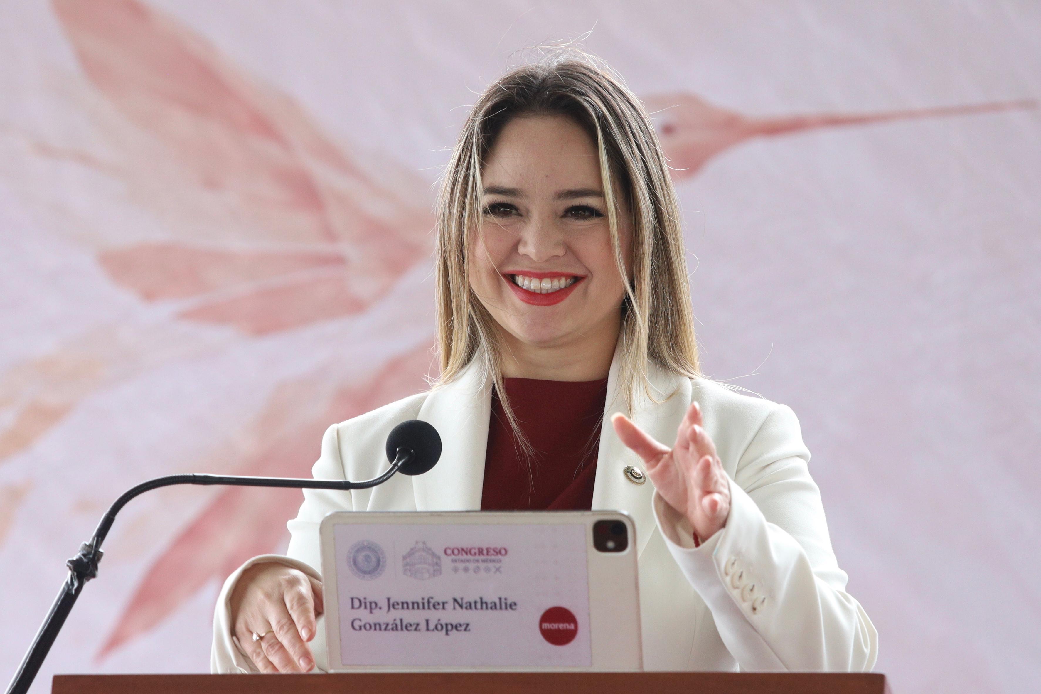 Rinde Jennifer González informe legislativo sobre salud, mujeres y vivienda digna