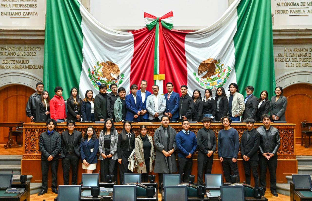 Acerca Ana Yurixi Leyva labor legislativa a estudiantes de la UAEMEX
