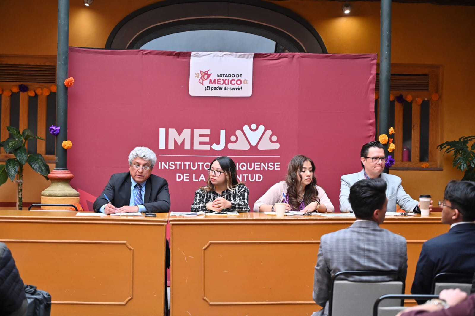 Respalda Alejandra Figueroa concurso estatal de debate político
