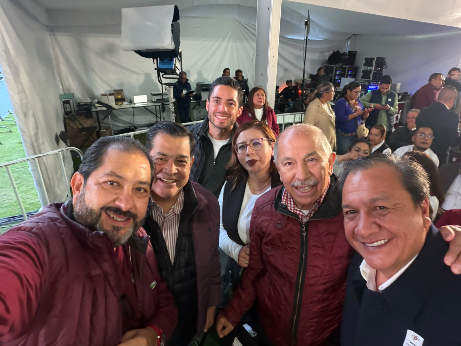 Acompañan congresistas a la presidenta Claudia Sheinbaum en informe en Toluca